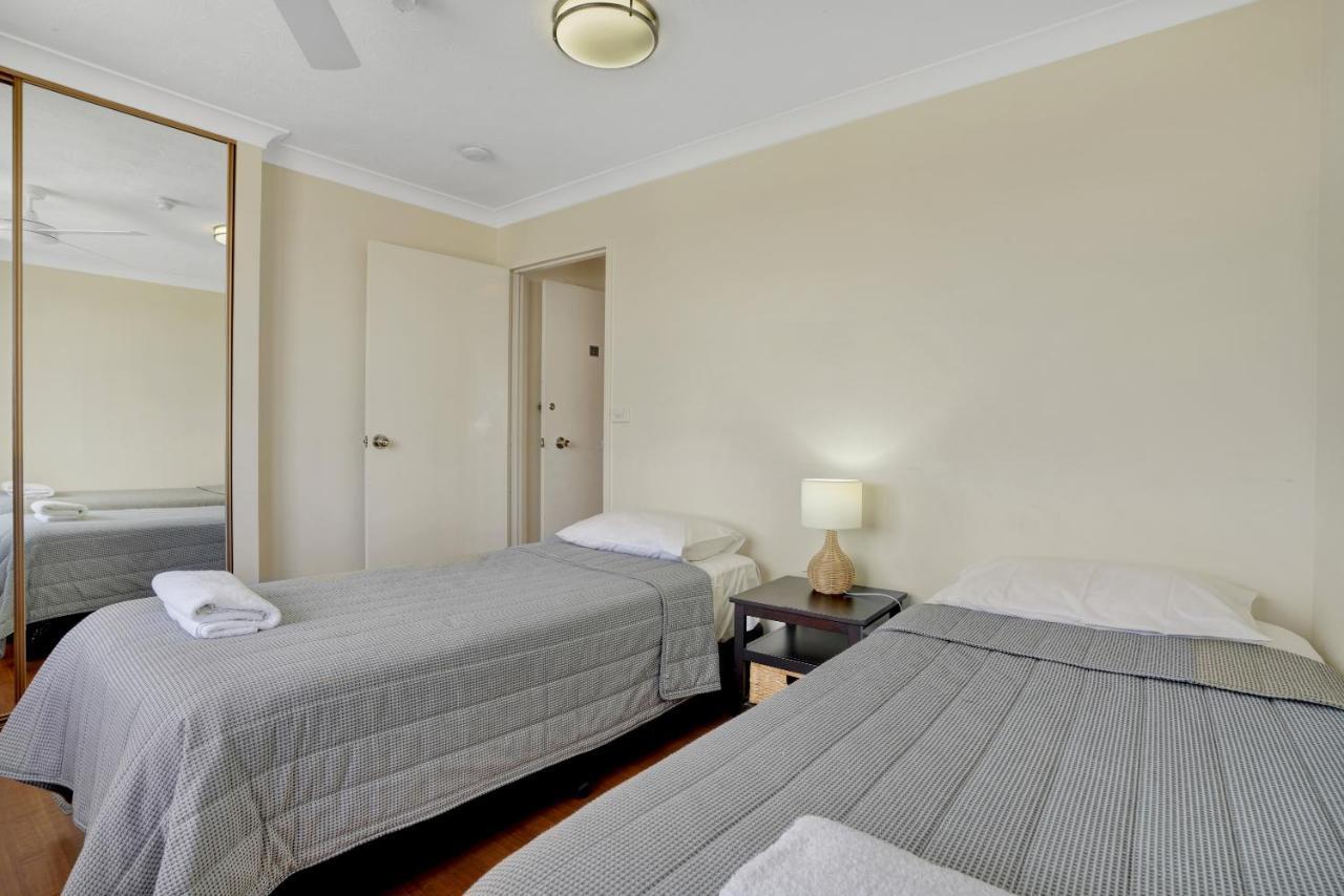 Beach Palms Holiday Apartments โกลด์โคสต์ ภายนอก รูปภาพ